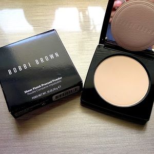 BRAND NEW - Bobby Brown: Pale Yellow SHEER FINISH PRESSED POWDER ❤️❤️❤️